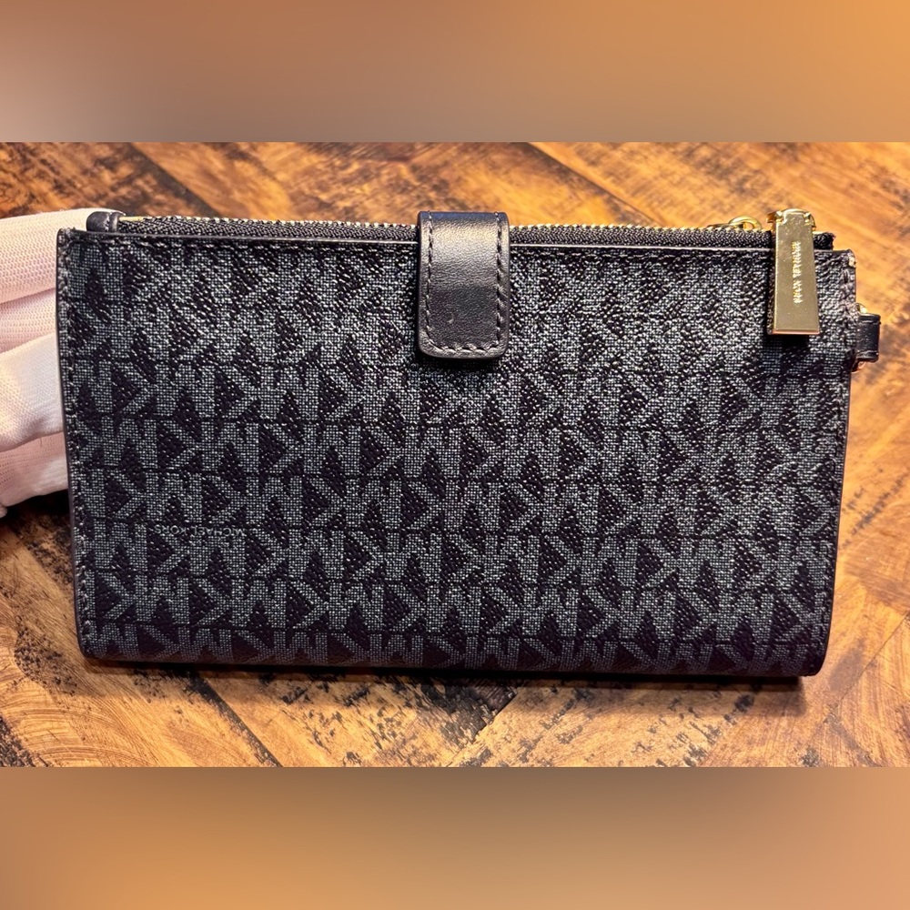 Authentic Michael Kors Wallet - image 2